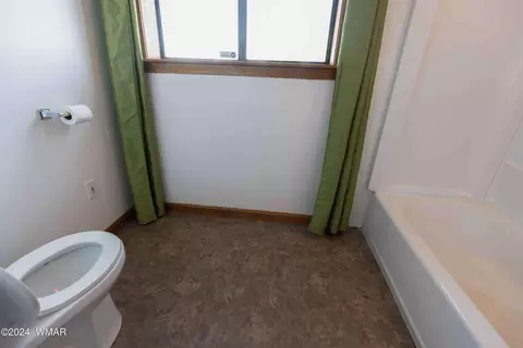 Bath - 4547 Aztec Rd, Snowflake, AZ 85937 photo 1 of 2
