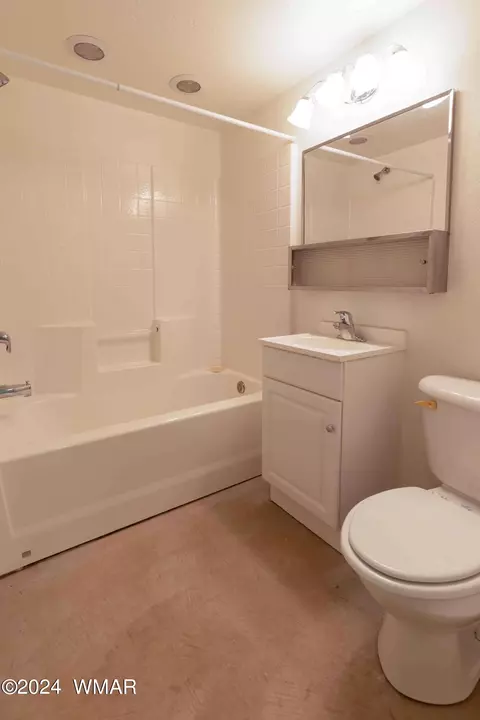 Bath - 4547 Aztec Rd, Snowflake, AZ 85937 photo 2 of 2