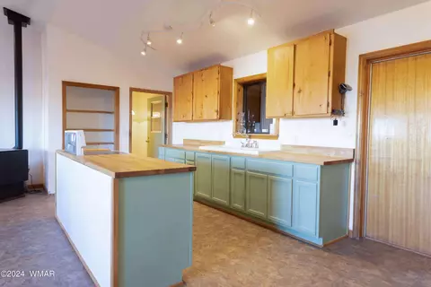 Kitchen - 4547 Aztec Rd, Snowflake, AZ 85937 photo 4 of 4