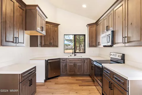 Kitchen - 469 N Megans Loop, Lakeside, AZ 85929 photo 2 of 4