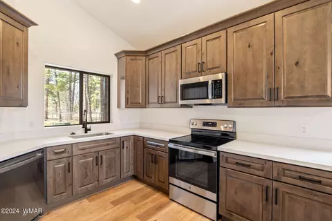 Kitchen - 469 N Megans Loop, Lakeside, AZ 85929 photo 3 of 4