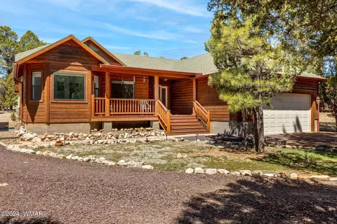3366 Navajo Dr, Overgaard, AZ 85933