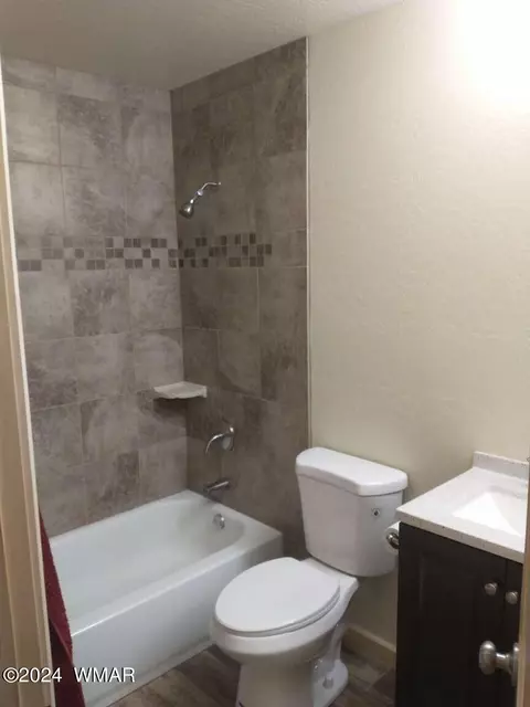 Bath - 2224 Forest Ln, Overgaard, AZ 85933 photo 2 of 4