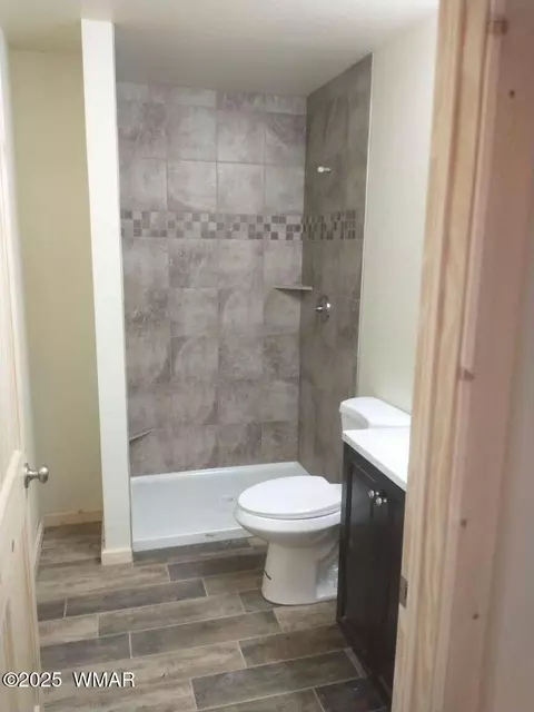 Bath - 2224 Forest Ln, Overgaard, AZ 85933 photo 4 of 4