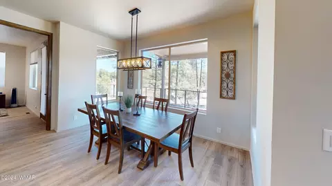 Dining - 2963 Jacks Rd, Lakeside, AZ 85929 photo 2 of 2