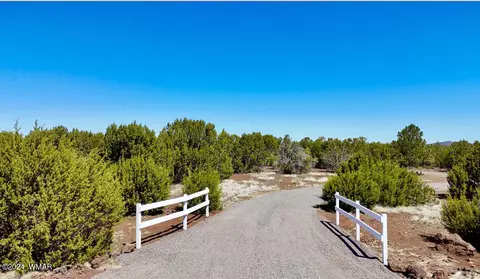67 County Rd 8405, Vernon, AZ 85940