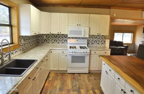 Kitchen - 89 Harry Dr, Concho, AZ 85924 photo 1 of 3