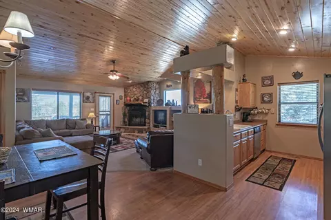 2710 Bain Trl, Overgaard, AZ 85933