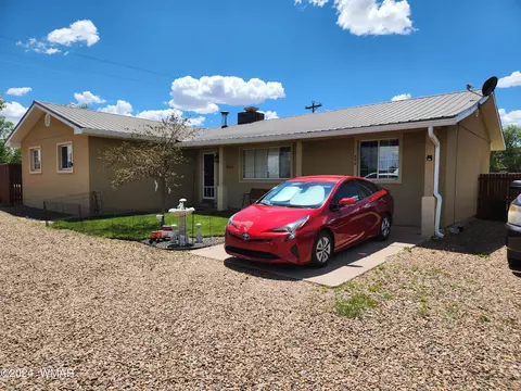 490 E 1st St, Saint Johns, AZ 85936