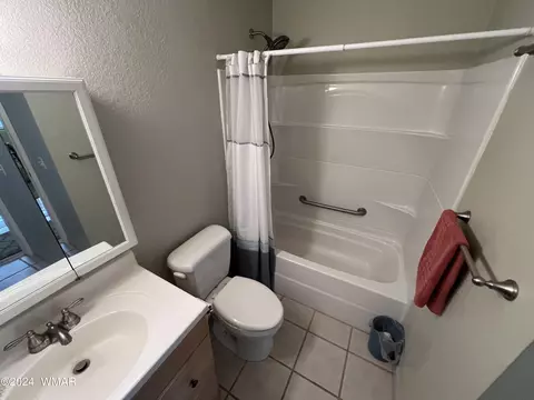 Bath - 7 Putter Ln, Concho, AZ 85924 photo 1 of 2