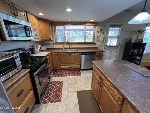 Kitchen - 7 Putter Ln, Concho, AZ 85924 photo 2 of 5