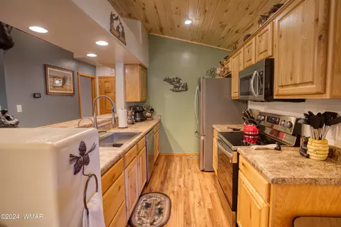 Kitchen - 2346 S Buffalo Loop, Overgaard, AZ 85933 photo 1 of 1