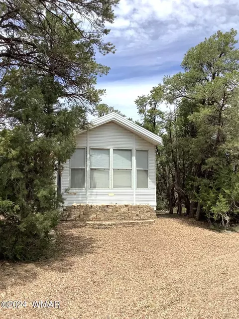 2076 Rendezvous Pine Dr, Overgaard, AZ 85933