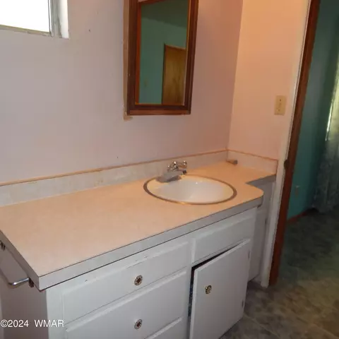 Bath - 241 W 4th St, Eagar, AZ 85925 photo 4 of 5