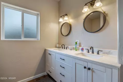 Bath - 497 W 3rd Ave, Eagar, AZ 85925 photo 1 of 3