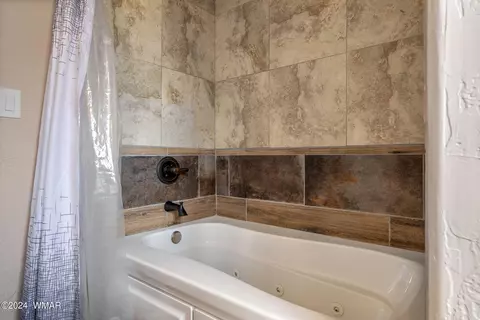 Bath - 497 W 3rd Ave, Eagar, AZ 85925 photo 2 of 3