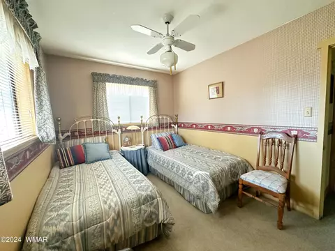 Bedroom - 2815 Pine Hill Dr, Overgaard, AZ 85933 photo 2 of 3