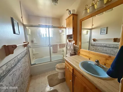 Bath - 2815 Pine Hill Dr, Overgaard, AZ 85933 photo 1 of 1