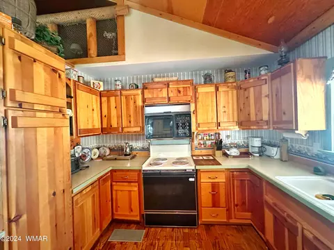 Kitchen - 2815 Pine Hill Dr, Overgaard, AZ 85933 photo 4 of 4