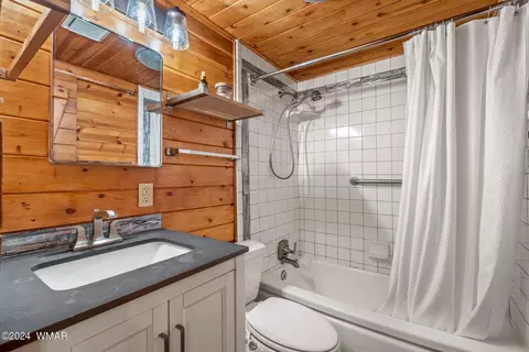 Bath - 1224 S Pine St, Eagar, AZ 85925 photo 1 of 3