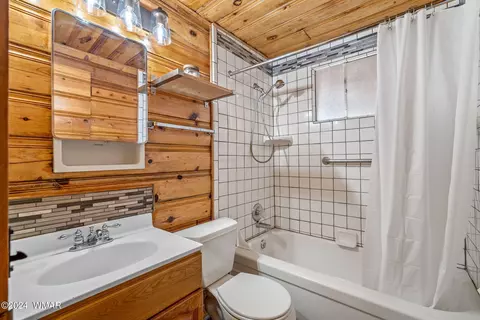 Bath - 1224 S Pine St, Eagar, AZ 85925 photo 2 of 3