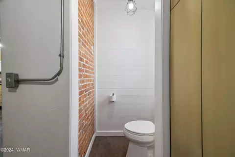 Bath - 786 S Harless St, Eagar, AZ 85925 photo 1 of 3