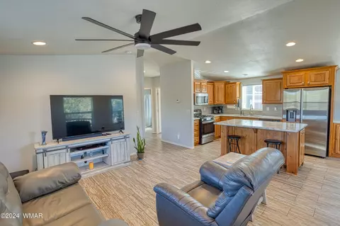 559 Co Rd 3144, Vernon, AZ 85940