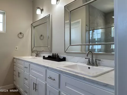 Bath - 512 3rd Pl, Eagar, AZ 85925 photo 1 of 2