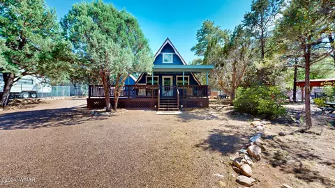 2111 Blue Jay Rd, Overgaard, AZ 85933