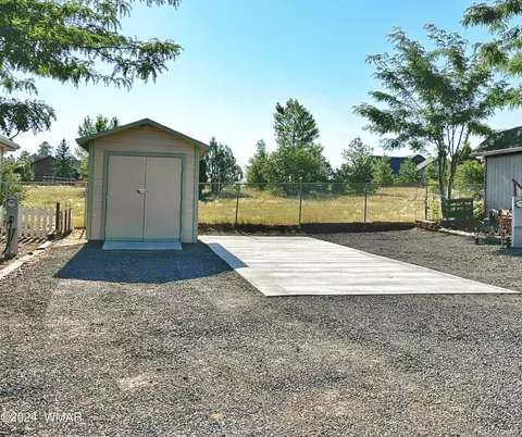 2713 Whiskey Rd, Overgaard, AZ 85933