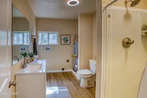 Bath - 2150 Wildflower Rd, Overgaard, AZ 85933 photo 2 of 2