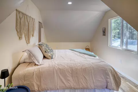 Bedroom - 2150 Wildflower Rd, Overgaard, AZ 85933 photo 2 of 3