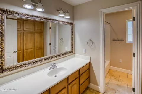 Bath - 413 E Maverick Ln, Taylor, AZ 85939 photo 6 of 6