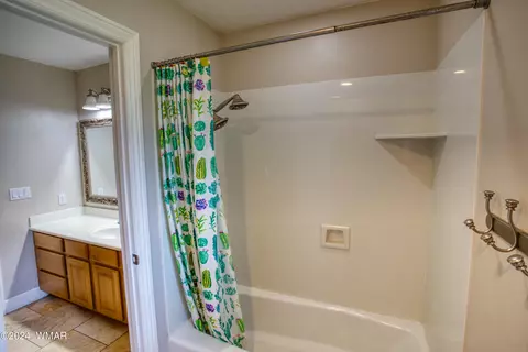 Bath - 413 E Maverick Ln, Taylor, AZ 85939 photo 3 of 6