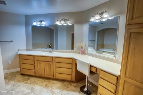 Bath - 413 E Maverick Ln, Taylor, AZ 85939 photo 2 of 6