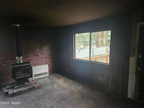 Living - 2877 Big Pine Rd, Overgaard, AZ 85933 photo 1 of 1