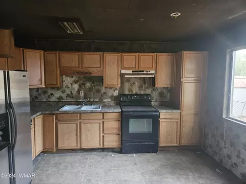 Kitchen - 2877 Big Pine Rd, Overgaard, AZ 85933 photo 2 of 2