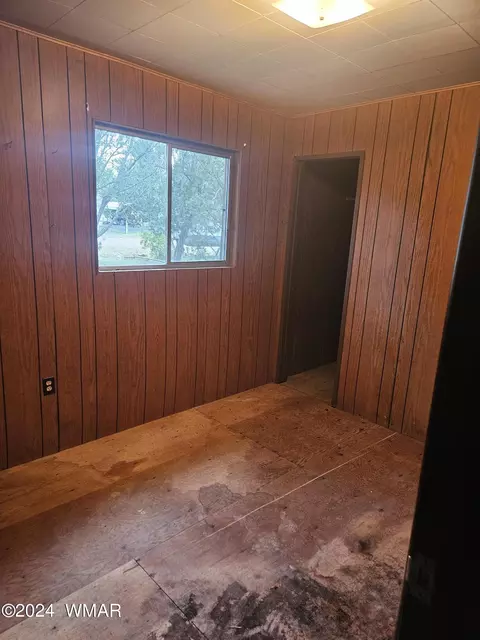 Bedroom - 2877 Big Pine Rd, Overgaard, AZ 85933 photo 2 of 2