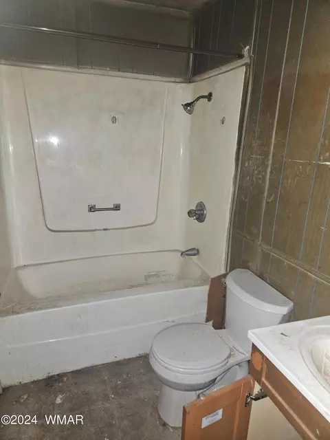 Bath - 2877 Big Pine Rd, Overgaard, AZ 85933 photo 1 of 1