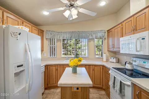 2231 Rodeo Rd, Overgaard, AZ 85933 photo 12
