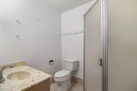 Bath - 180 E 1st S St, Snowflake, AZ 85937 photo 1 of 3