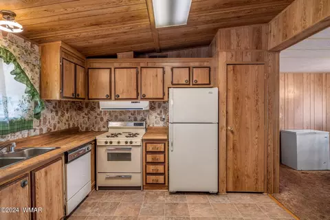 610 E Center St, Taylor, AZ 85939 photo 11