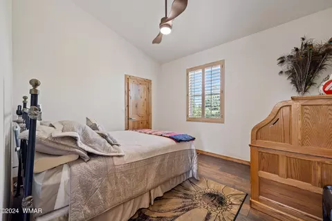 Bedroom - 2209 Moccasin Dr, Overgaard, AZ 85933 photo 3 of 4