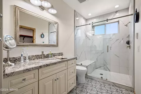 Bath - 2209 Moccasin Dr, Overgaard, AZ 85933 photo 2 of 3