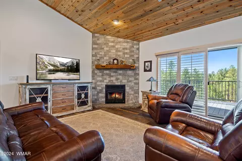 Living - 2209 Moccasin Dr, Overgaard, AZ 85933 photo 1 of 2