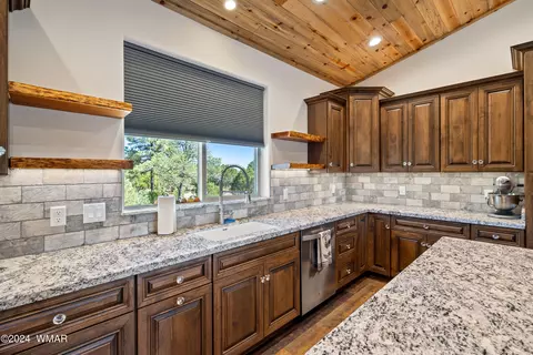 Kitchen - 2209 Moccasin Dr, Overgaard, AZ 85933 photo 2 of 3