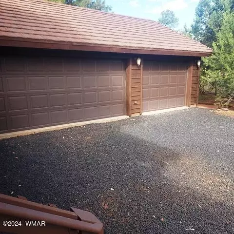 2740 Kitty Hawk Ln, Overgaard, AZ 85933 photo 4
