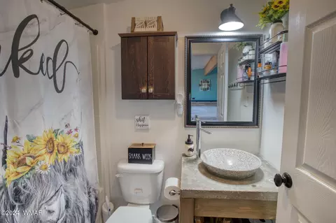 Bath - 885 S 4th E St, Snowflake, AZ 85937 photo 1 of 2