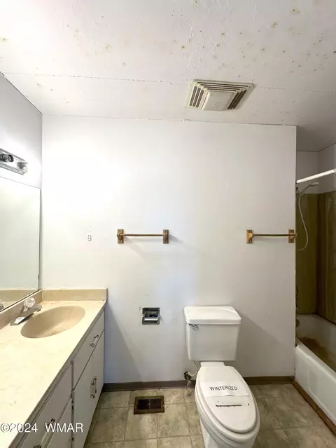 Bath - 925 E Maricopa Dr, Springerville, AZ 85938 photo 1 of 3