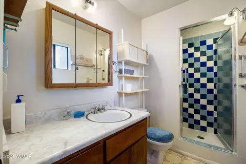 Bath - 653 S Burk St, Eagar, AZ 85925 photo 1 of 3
